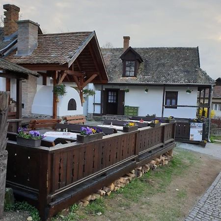 Kemences Porta Hotel Hollókő Buitenkant foto