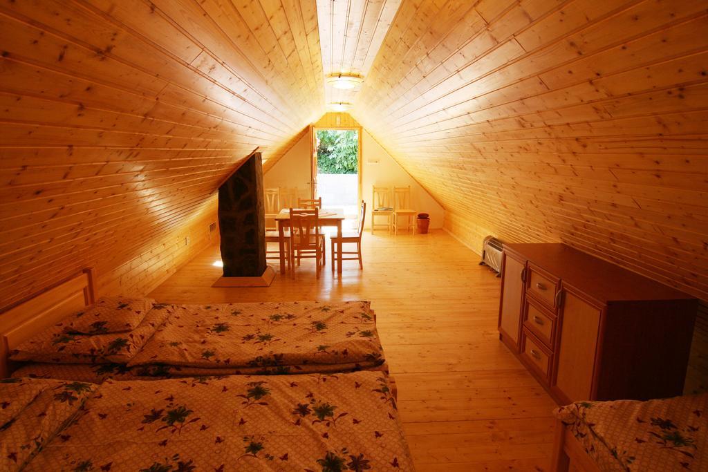 Kemences Porta Hotel Hollókő Kamer foto