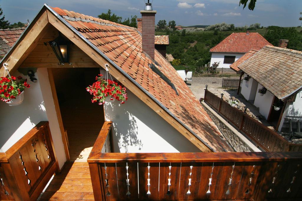 Kemences Porta Hotel Hollókő Buitenkant foto