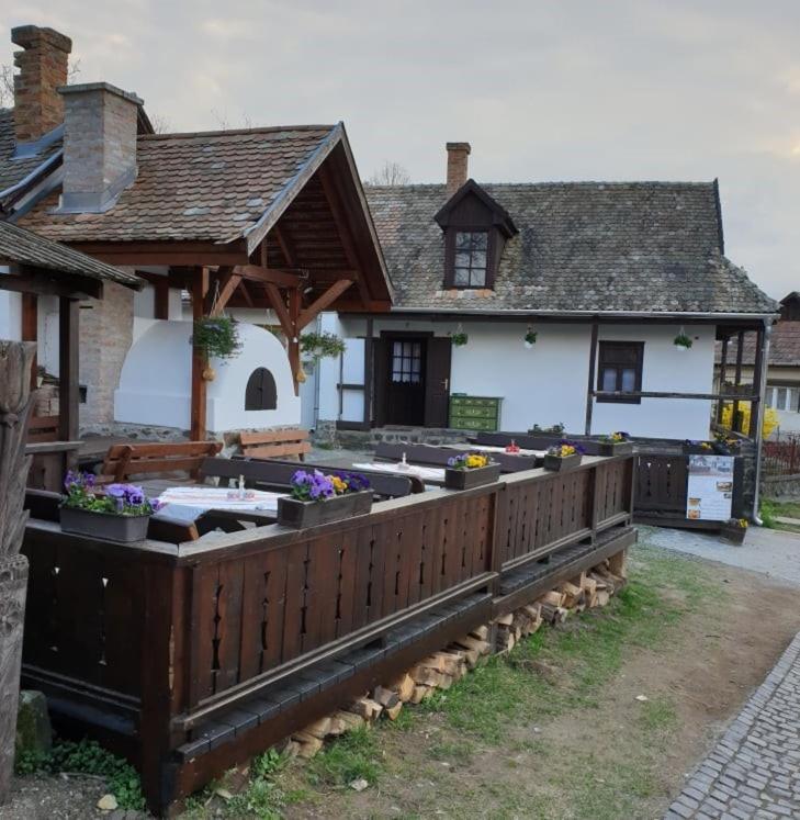 Kemences Porta Hotel Hollókő Buitenkant foto